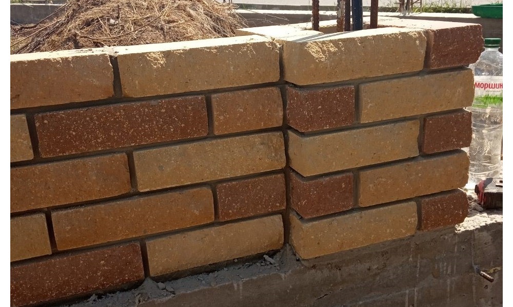 Забор из кирпича