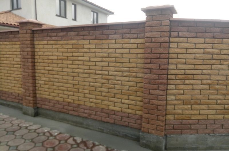 Забор из кирпича